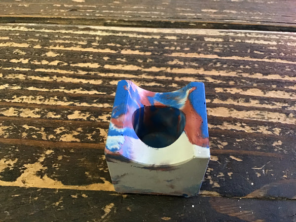 Concrete cigar rest