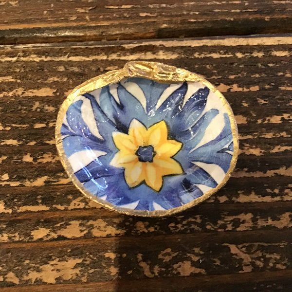 Decoupage shells