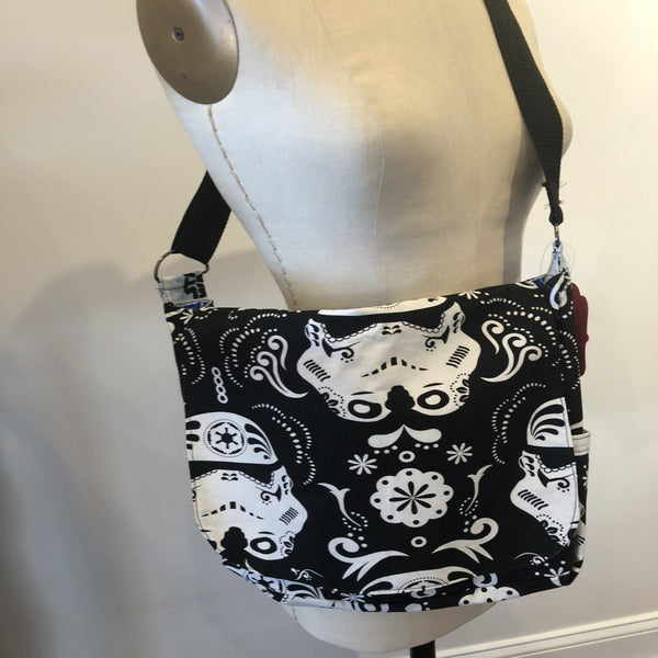 Star Wars Cross-body Messenger Bag, fully reversible with a total of 12 pockets and adjustable strap.  Pop-culture, Star Wars, Star Trek, Walking Dead, Wonder Woman, Vintage Steampunk and flowered patterns.